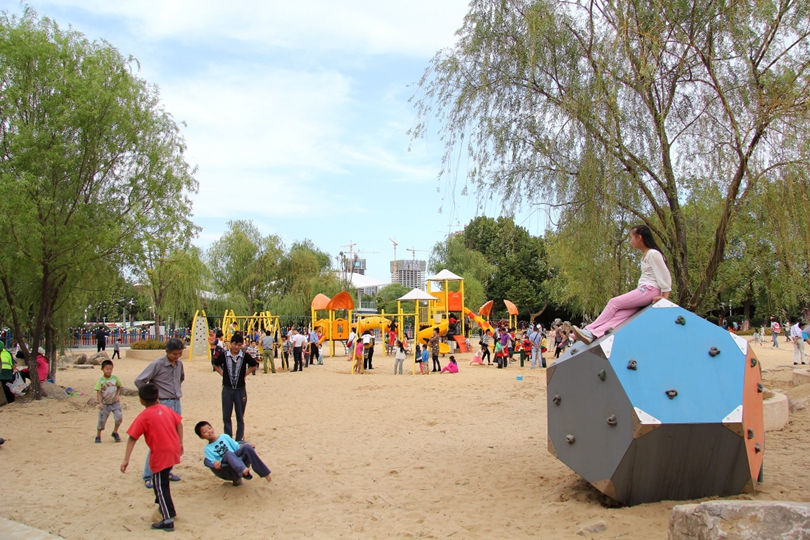 戶外游樂場(chǎng)非標(biāo)定制設(shè)備十